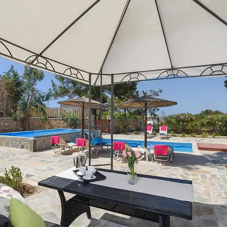 Вилла Persis By